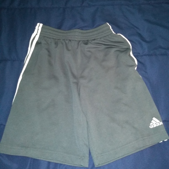 Boys large athletic shorts - Picture 2 of 3